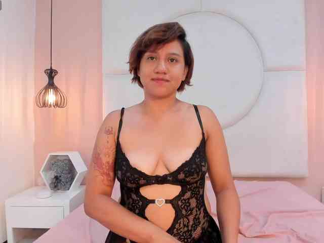 SerenaJade webcam