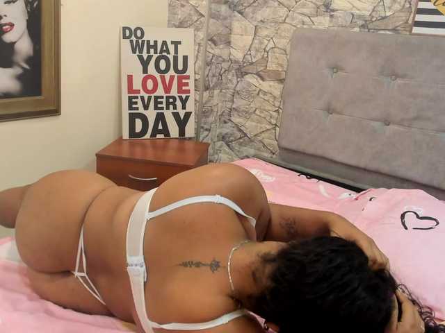 Jade-Vixen live cam on BongaCams