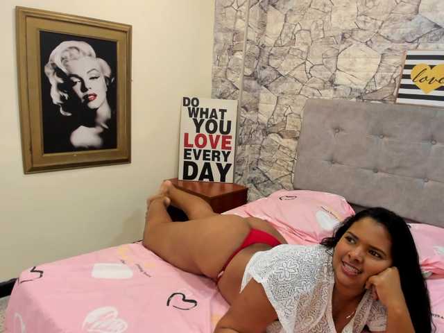 Jade-Vixen live cam on BongaCams