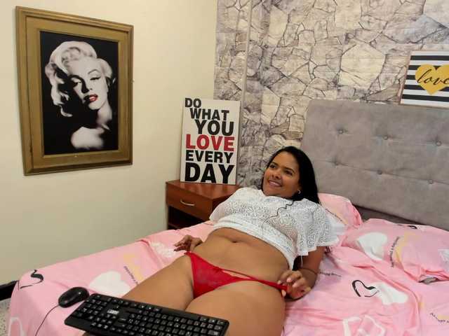 Jade-Vixen live cam on BongaCams