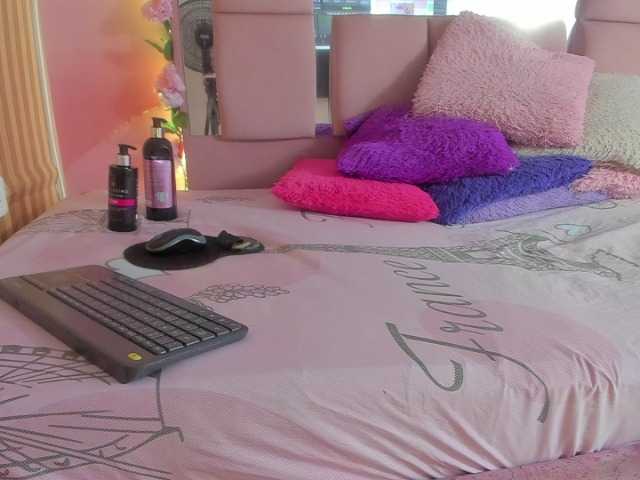 MimiRose1 live cam on BongaCams