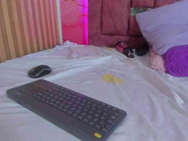 MimiRose1 webcam