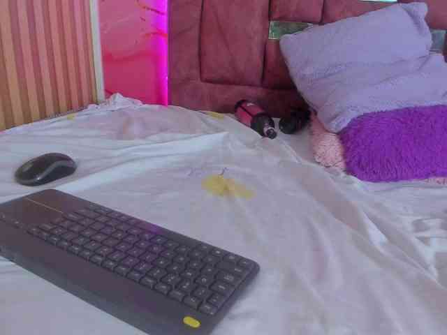 MimiRose1 webcam