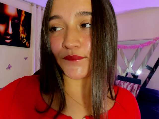 emma-evanss22 live cam on BongaCams