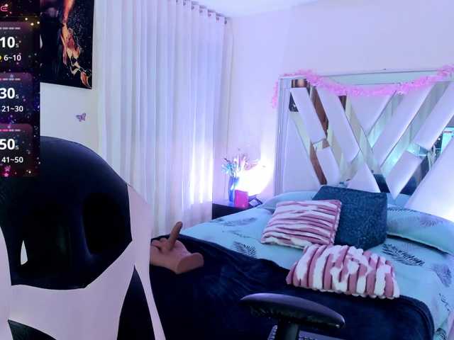 emma-evanss22 live cam on BongaCams