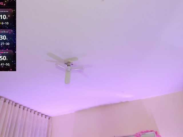 emma-evanss22 live cam on BongaCams