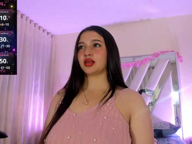 emma-evanss22 live cam on BongaCams