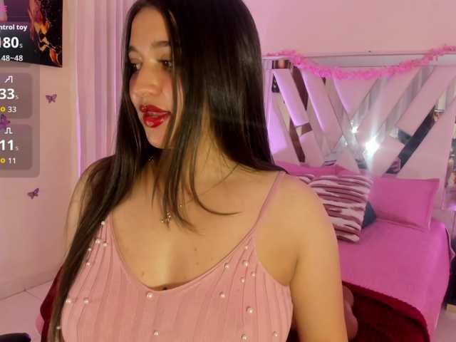 emma-evanss22 live cam on BongaCams