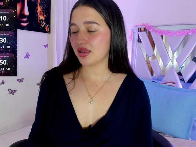 emma-evanss22 live cam on BongaCams