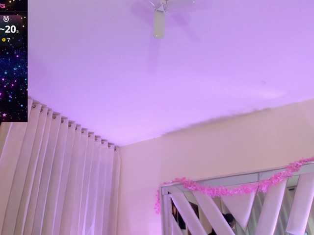 emma-evanss22 live cam on BongaCams