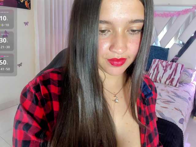 emma-evanss22 live cam on BongaCams