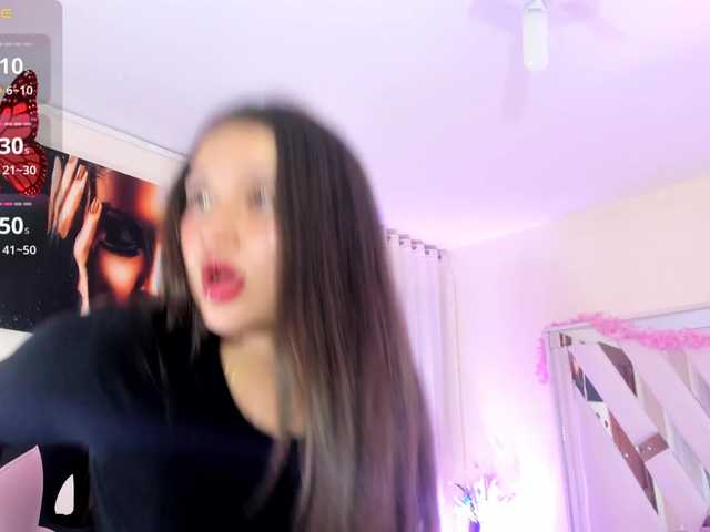 emma-evanss22 live cam on BongaCams