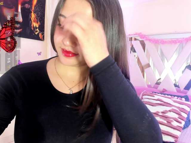 emma-evanss22 live cam on BongaCams