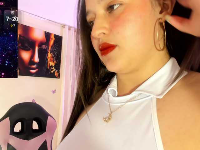 emma-evanss22 live cam on BongaCams