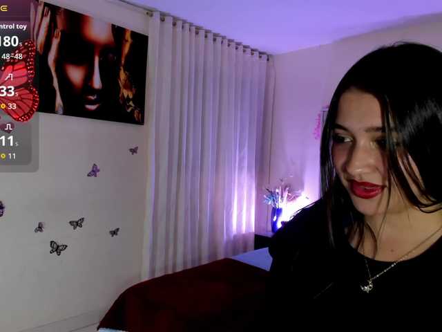 emma-evanss22 live cam on BongaCams