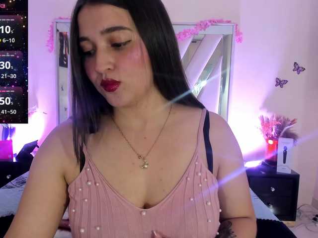 emma-evanss22 live cam on BongaCams