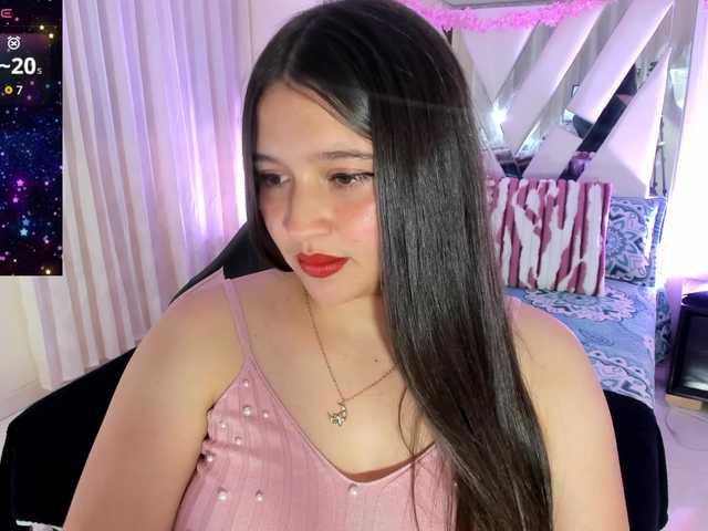 emma-evanss22 live cam on BongaCams