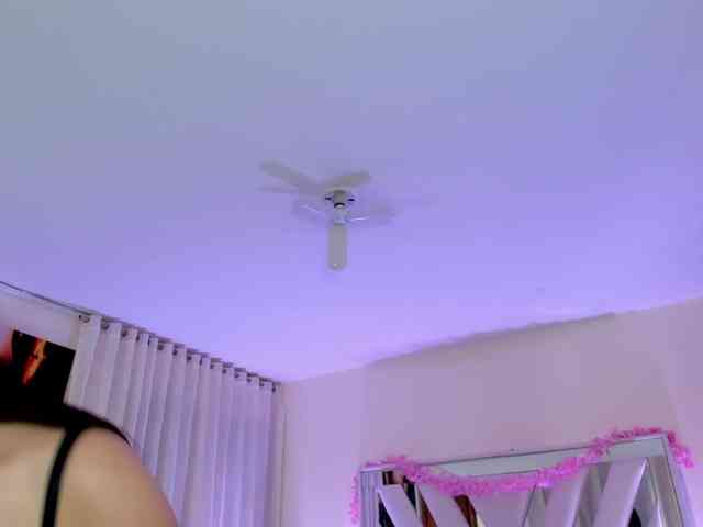 emma-evanss22 webcam