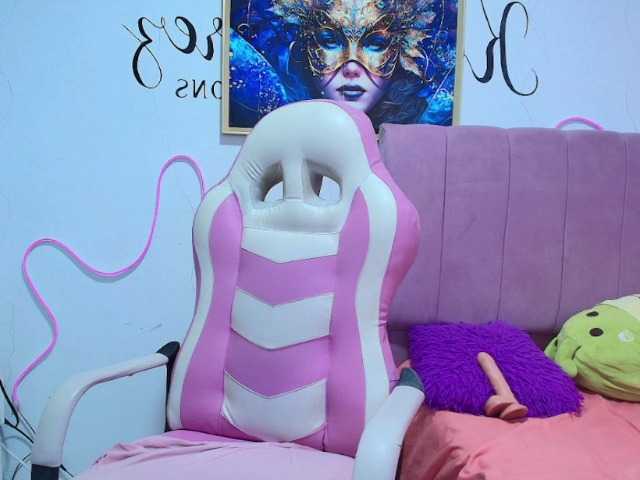Atenea-bloom, 26 y/o - Live Cam on BongaCams