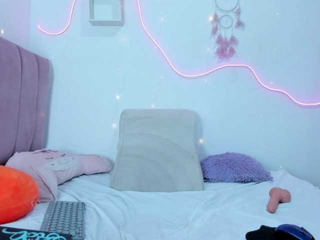 Atenea-bloom live cam on BongaCams
