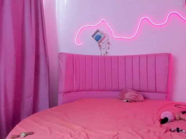 Atenea-bloom live cam on BongaCams