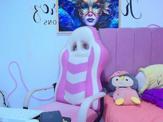 Atenea-bloom live cam preview