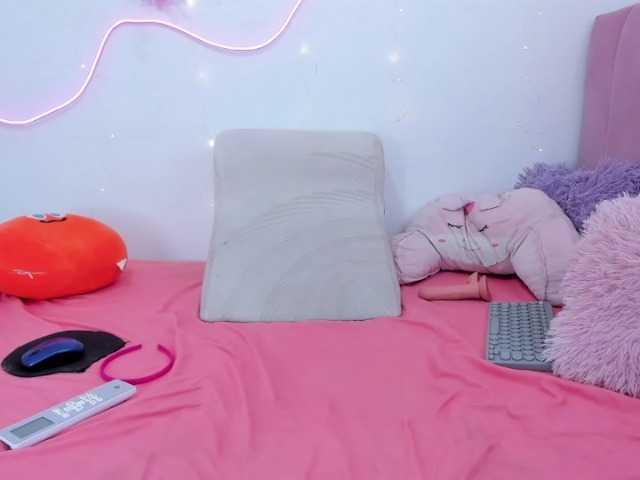 Atenea-bloom live cam on BongaCams