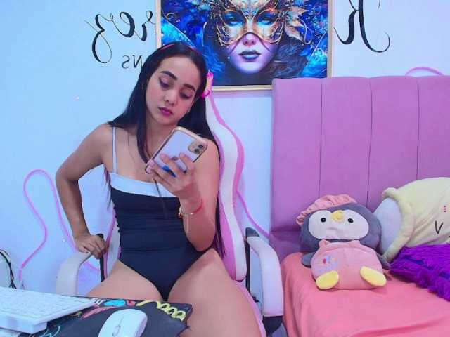 Atenea-bloom live cam preview