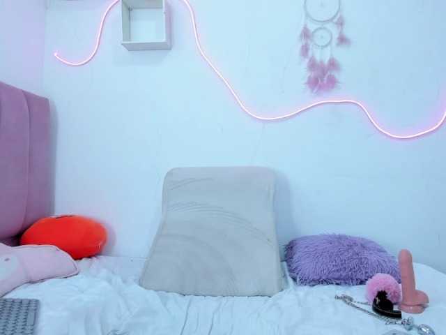 Atenea-bloom live cam on BongaCams
