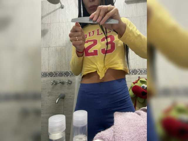 Chicavixy live cam on BongaCams