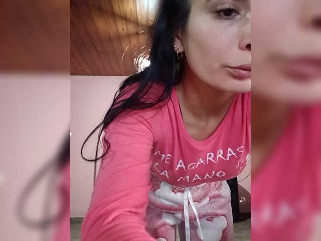 Chicavixy live cam on BongaCams