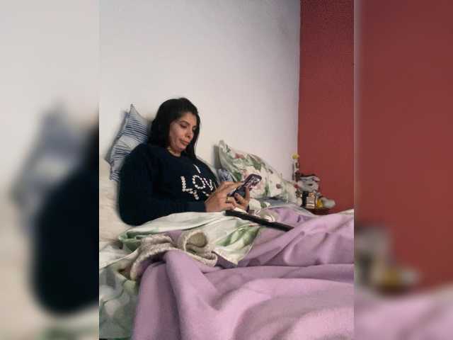 Chicavixy live cam on BongaCams
