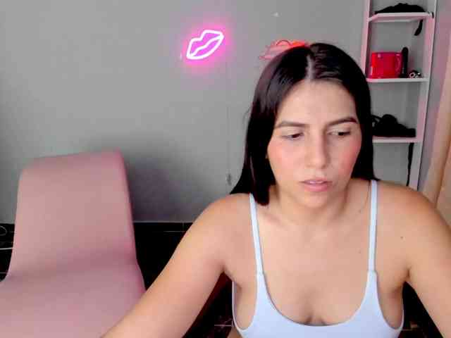 MiayEstrella18nice webcam