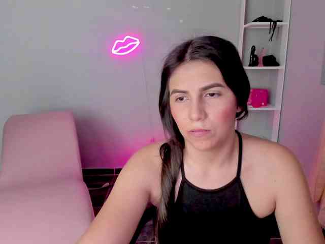 Model: MiayEstrella18nice