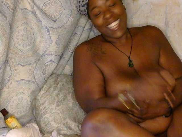 AuratheRealist live cam on BongaCams