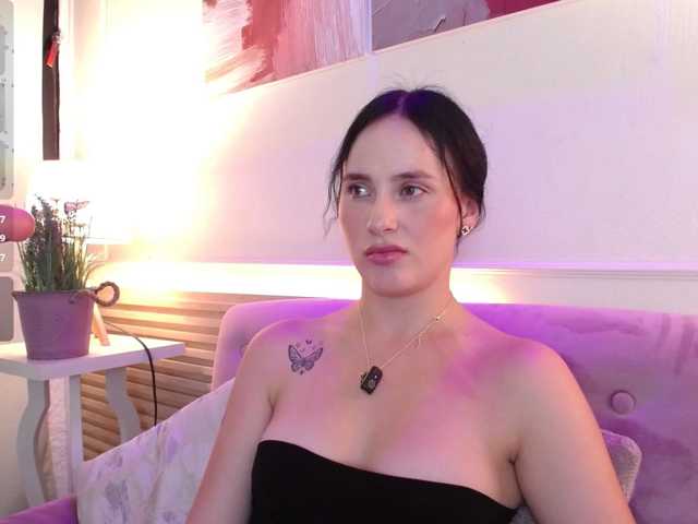 SoffieGaging, live now on BongaCams