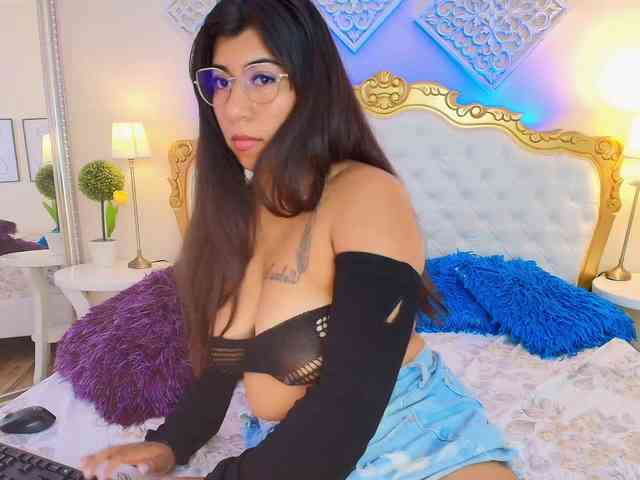 Tonisha-Gil webcam
