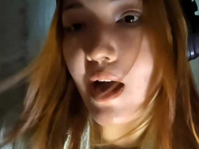 DevonaVanvolkenburg live cam on BongaCams
