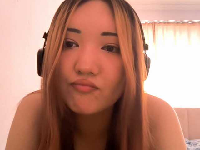 DevonaVanvolkenburg live cam on BongaCams