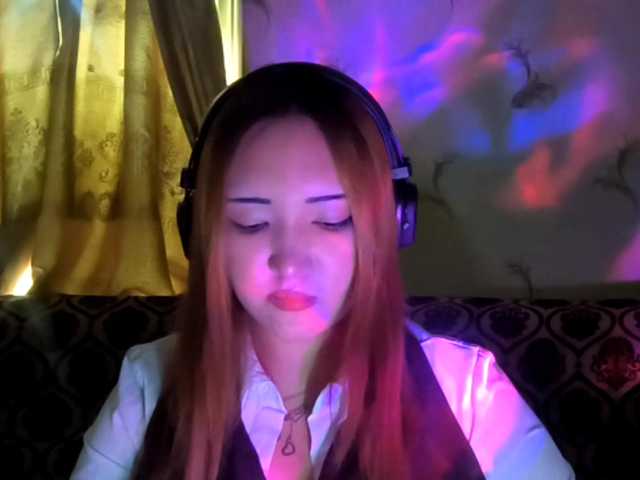 DevonaVanvolkenburg live cam on BongaCams