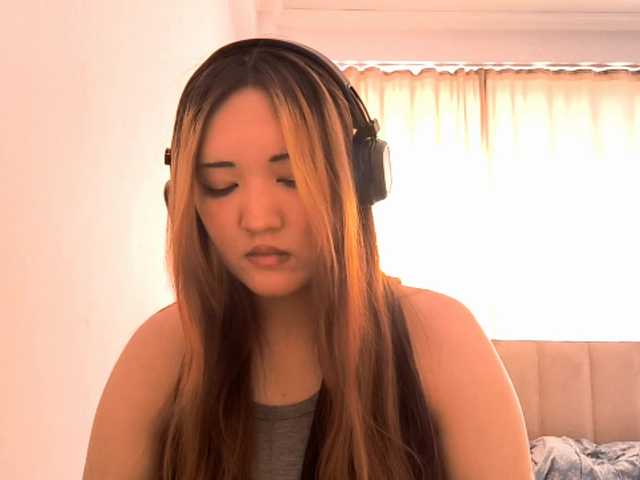DevonaVanvolkenburg live cam on BongaCams