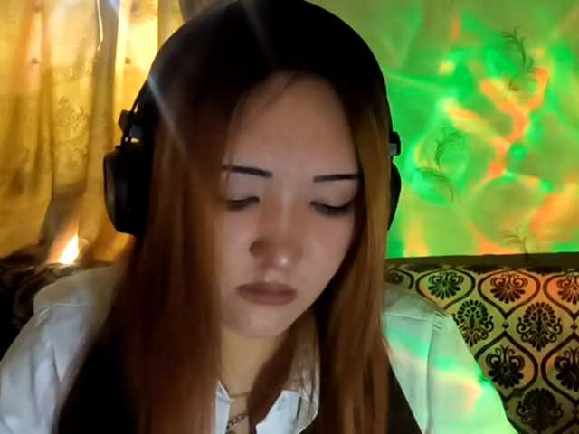 DevonaVanvolkenburg live cam on BongaCams