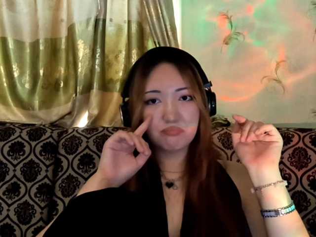 DevonaVanvolkenburg live cam on BongaCams