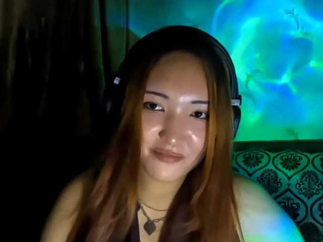 DevonaVanvolkenburg live cam on BongaCams
