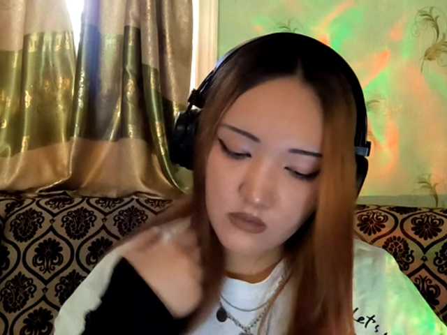 DevonaVanvolkenburg live cam on BongaCams