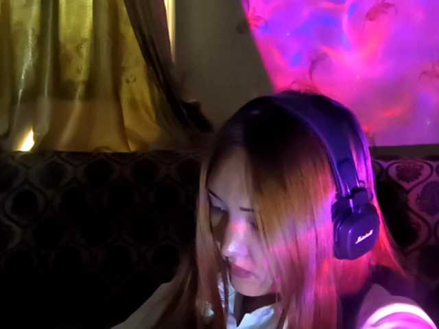 DevonaVanvolkenburg live cam on BongaCams