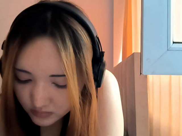 DevonaVanvolkenburg live cam on BongaCams