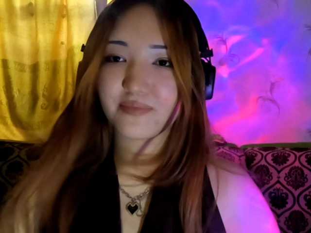 DevonaVanvolkenburg live cam on BongaCams