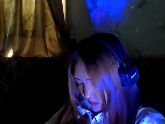 DevonaVanvolkenburg live cam on BongaCams