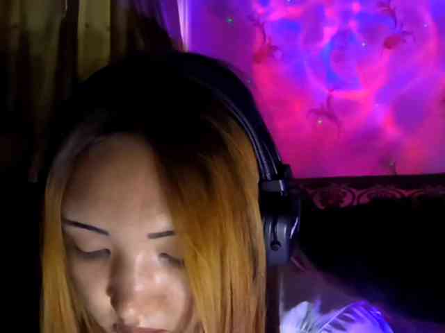 NessaDevona webcam